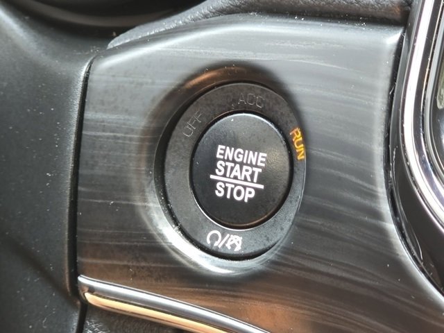 2021 Jeep Grand Cherokee Anniversary Edition photo 9