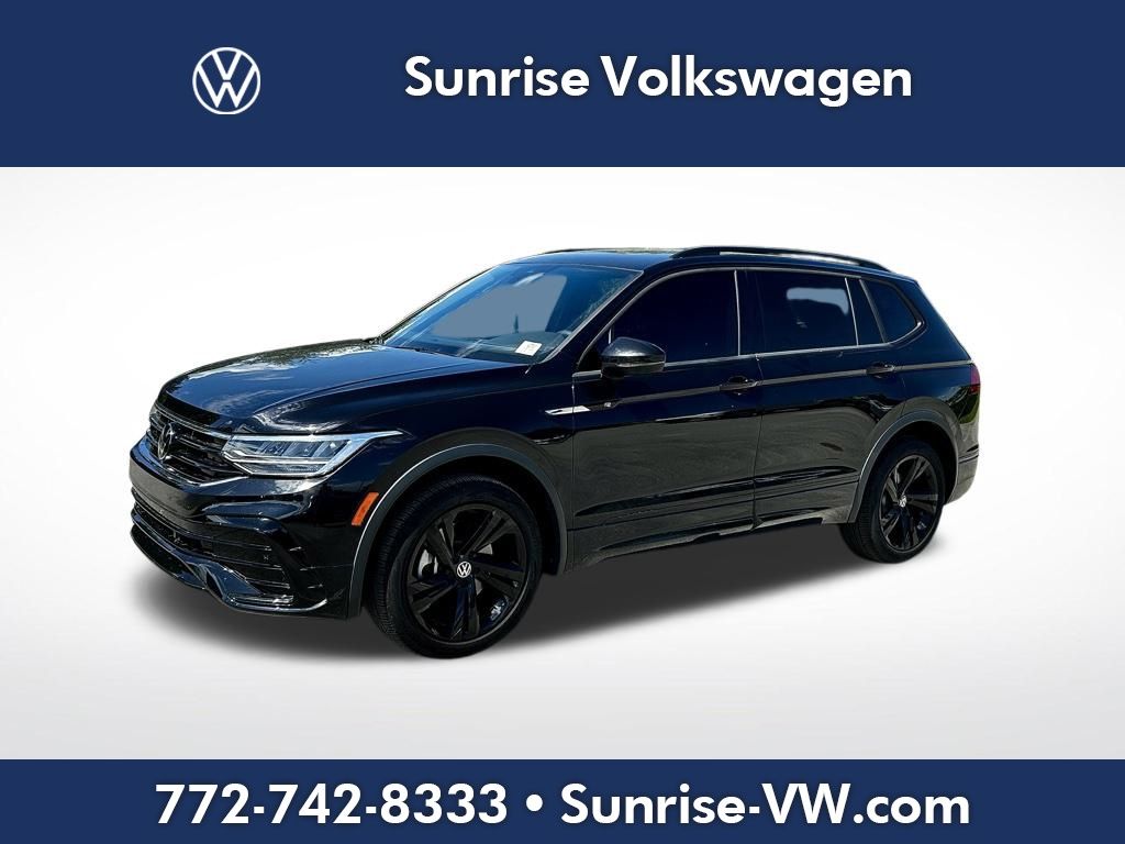 2024 Volkswagen Tiguan SE R-LINE BLACK's photo