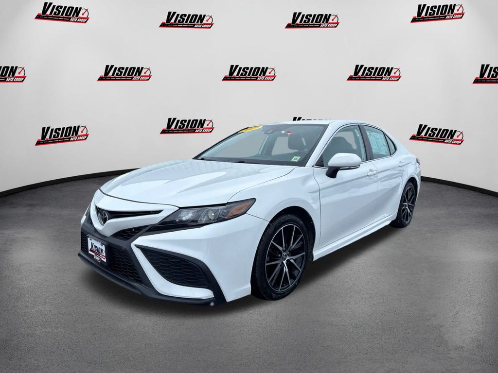 2022 Toyota Camry SE