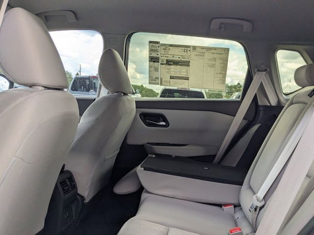2025 Nissan Rogue SV photo 8