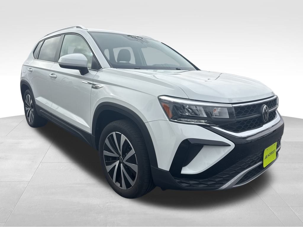 2022 Volkswagen Taos SE photo 3
