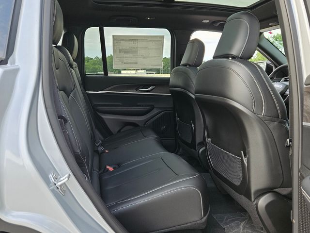 2025 Jeep Grand Cherokee Limited photo 10