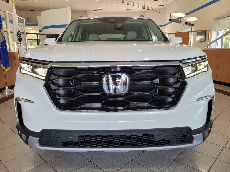 2025 Honda Pilot Elite photo 2