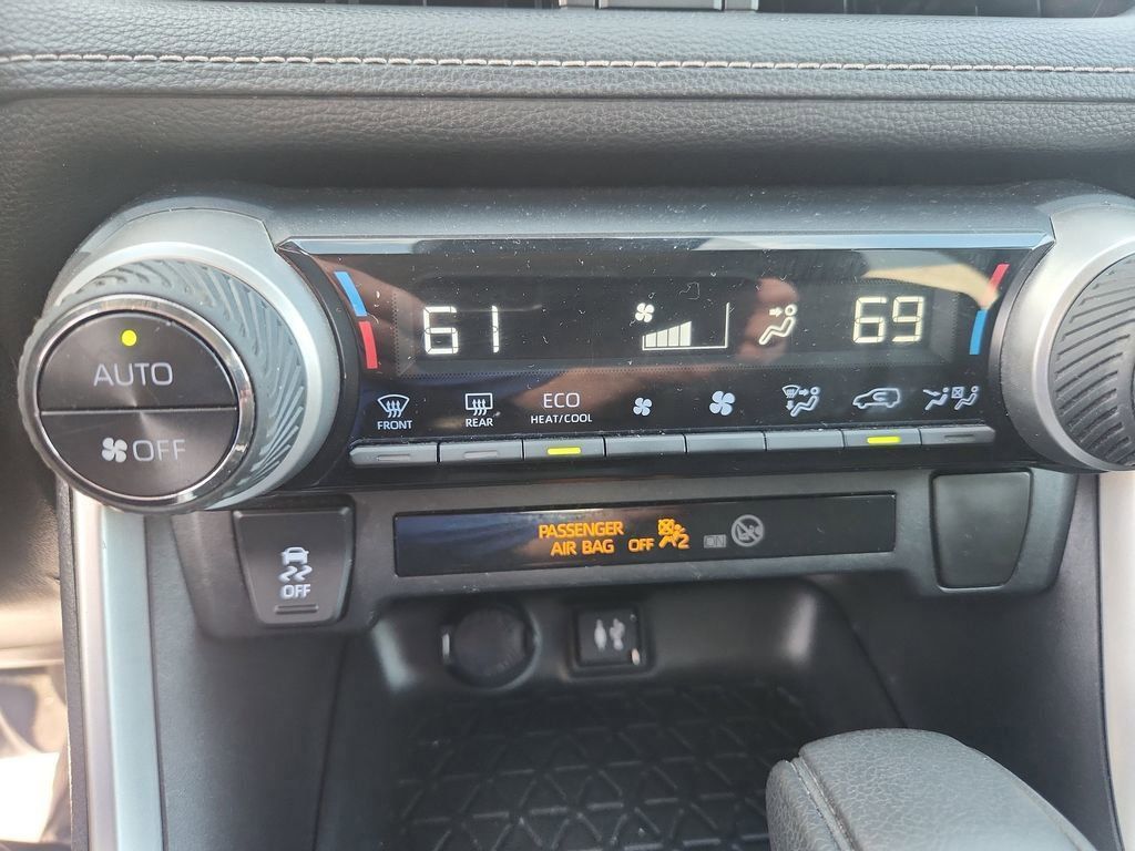 2019 Toyota RAV4 Hybrid LE photo 28