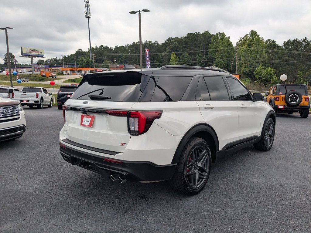 2025 Ford Explorer ST photo 5