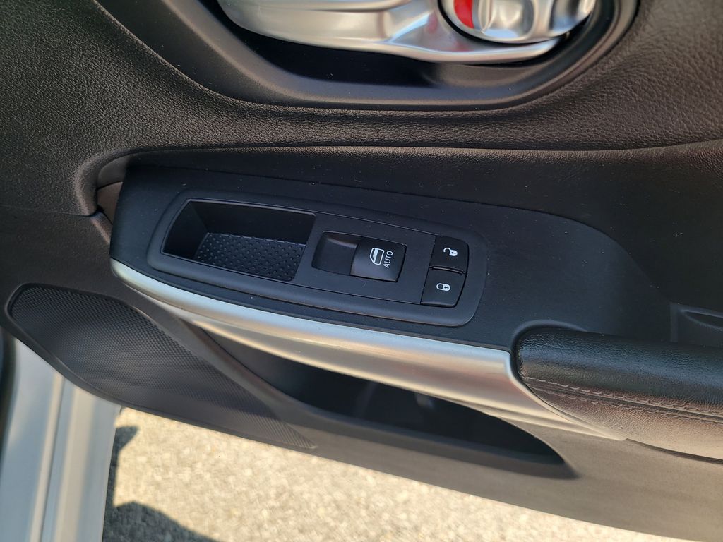 2020 Jeep Cherokee Limited photo 24
