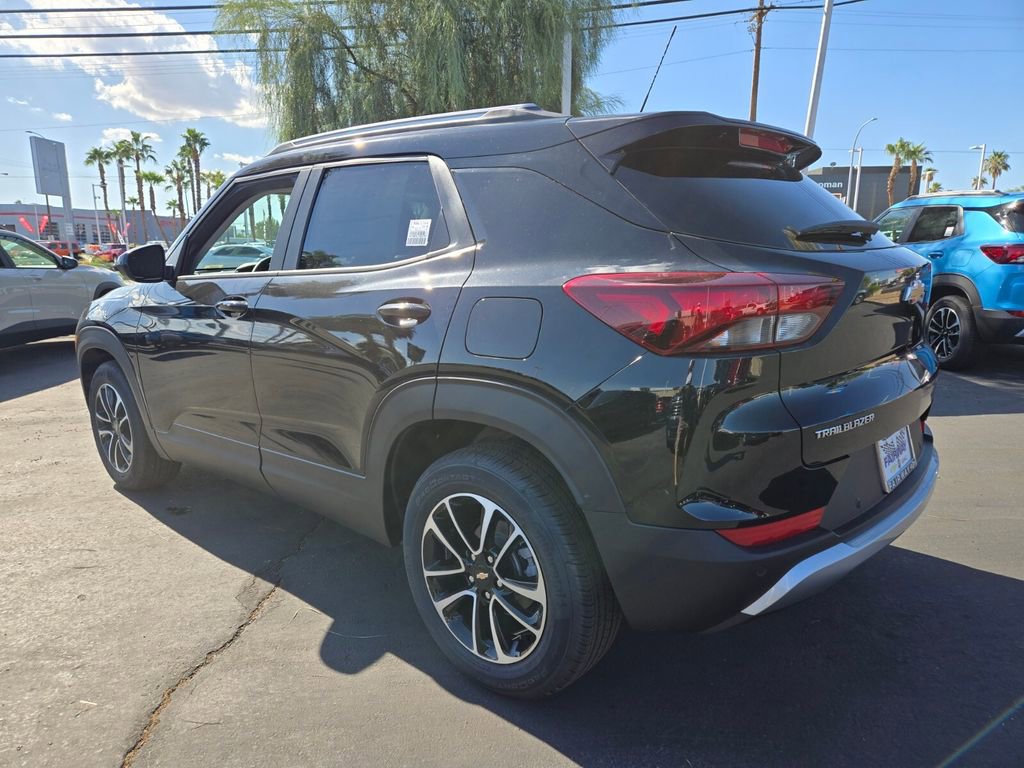 2026 Chevrolet Trailblazer LT photo 2