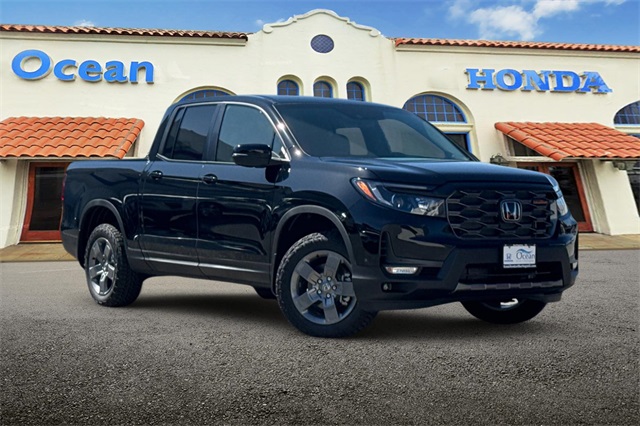 2025 Honda Ridgeline TrailSport photo 2