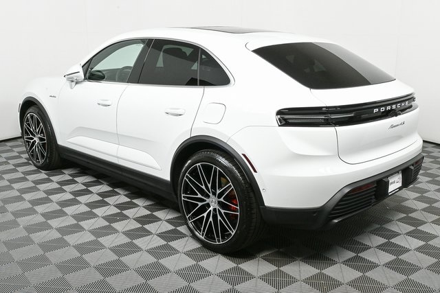 2025 Porsche Macan Electric photo 3