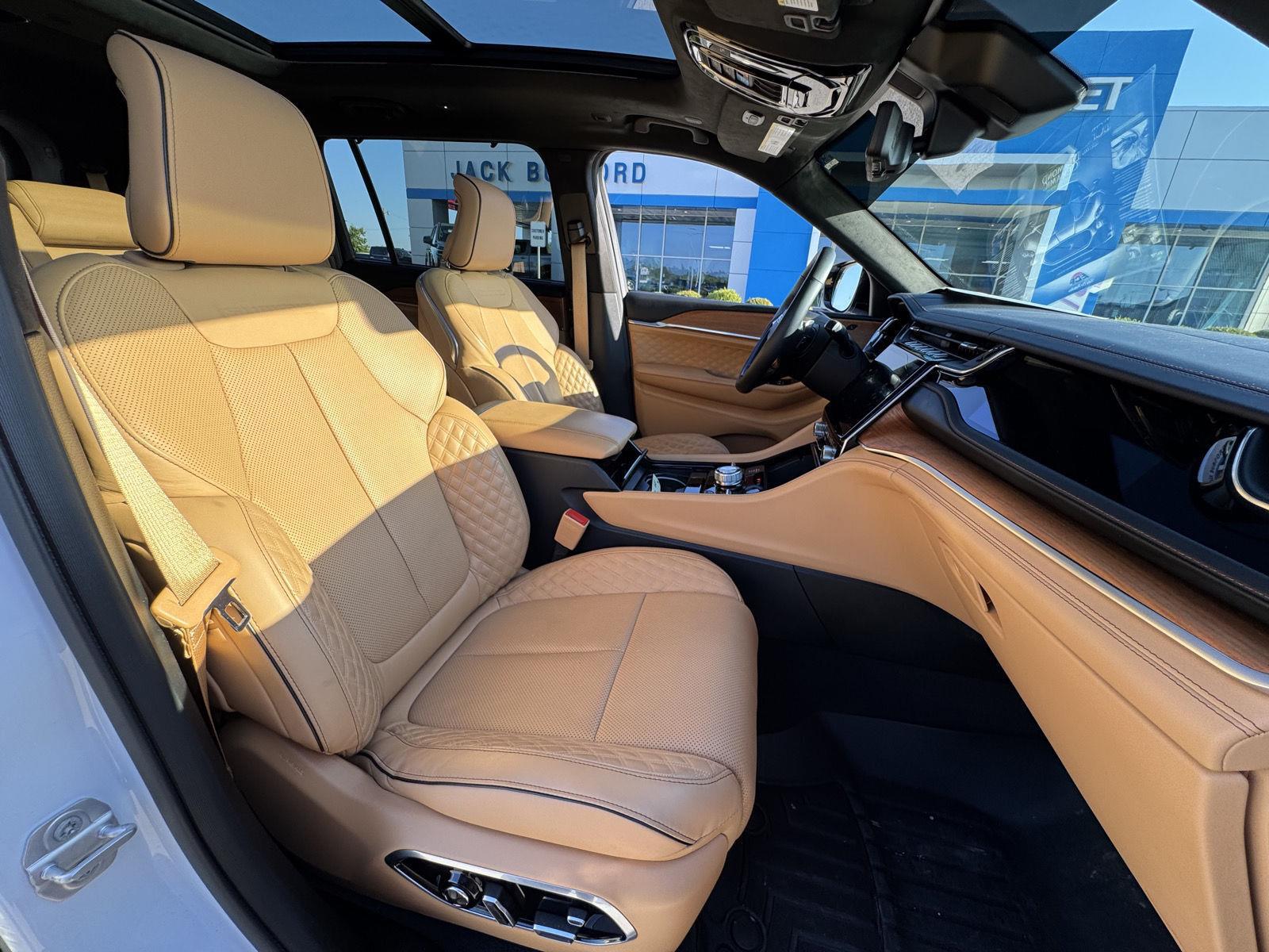2023 Jeep Grand Cherokee L Summit Reserve photo 30