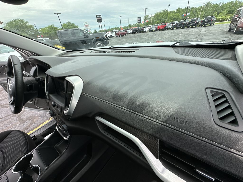 2024 GMC TERRAIN - Image 21