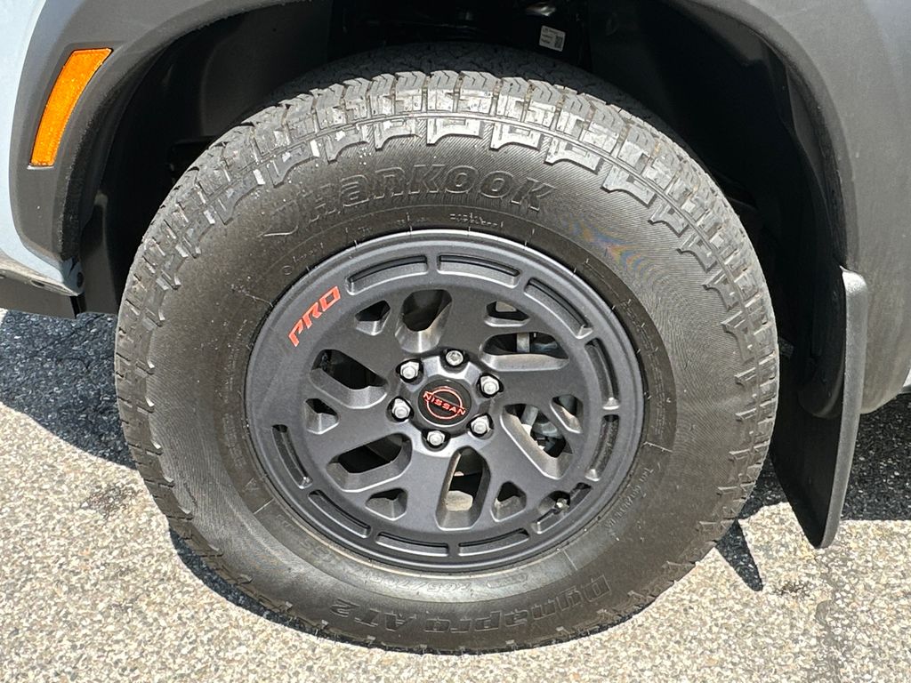 2025 Nissan Frontier PRO-4X photo 8