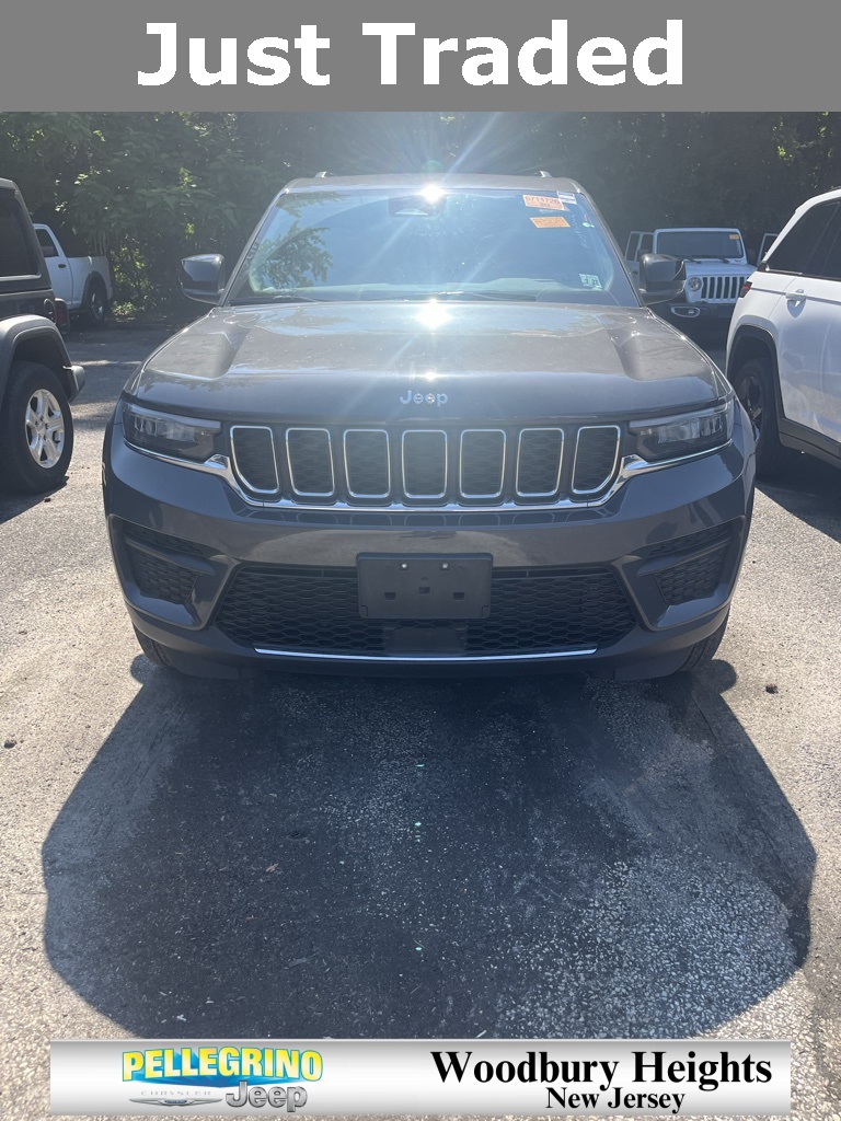 2023 Jeep Grand Cherokee Laredo X photo 2