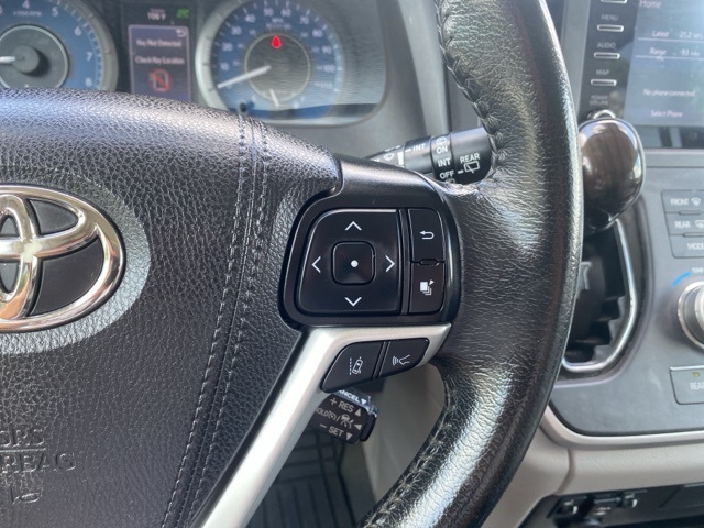 2020 Toyota Sienna XLE photo 22