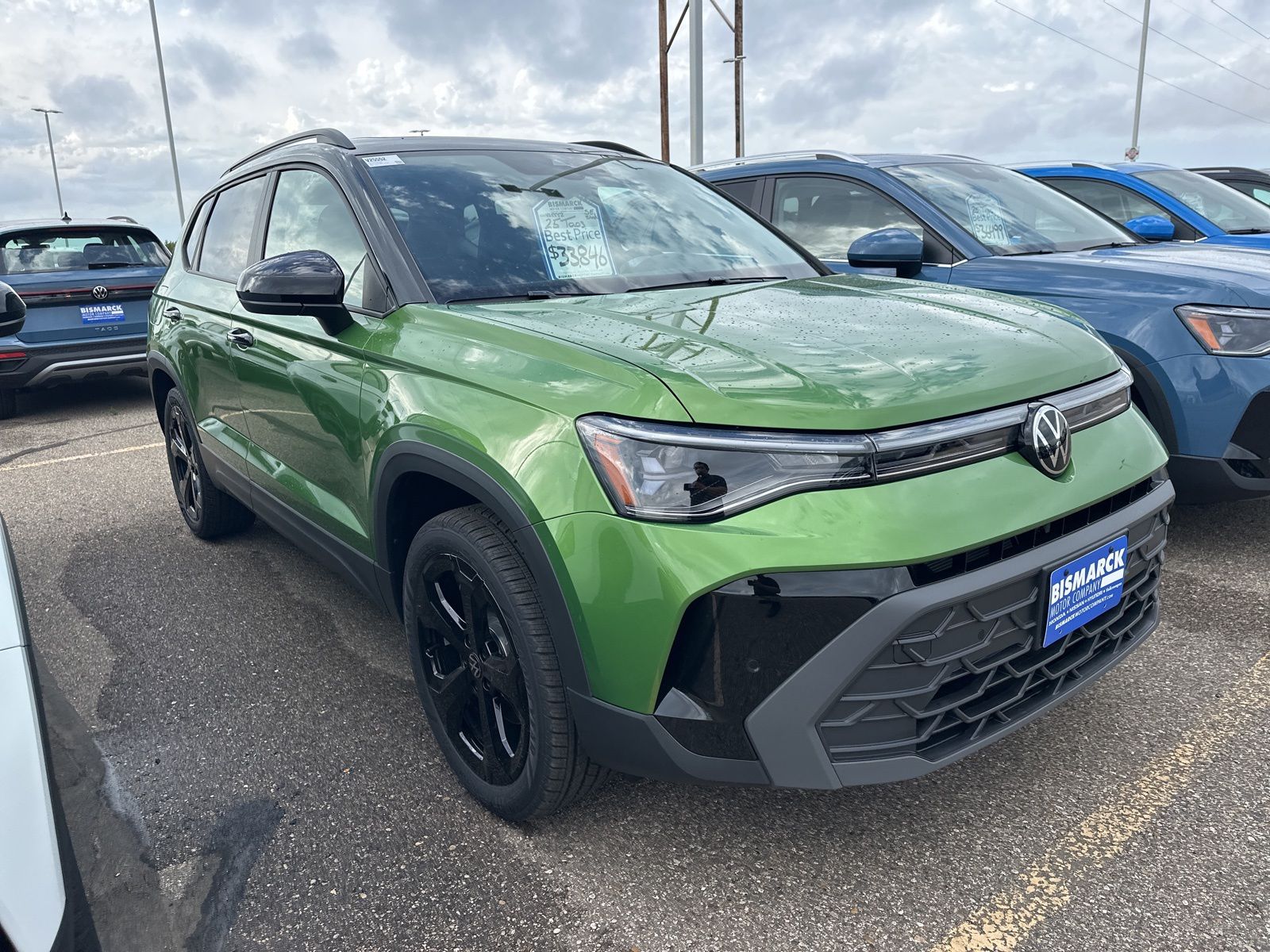 2025 Volkswagen Taos SE photo 3