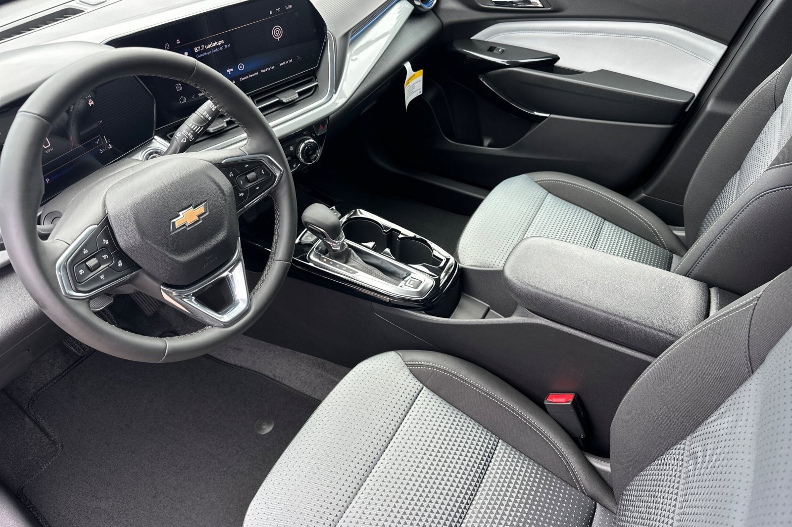2025 Chevrolet Trax LT photo 10