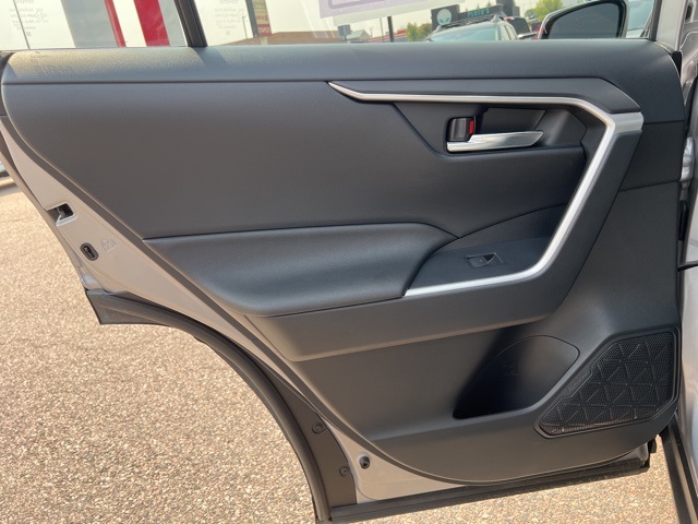 2023 Toyota RAV4 Hybrid XLE photo 26