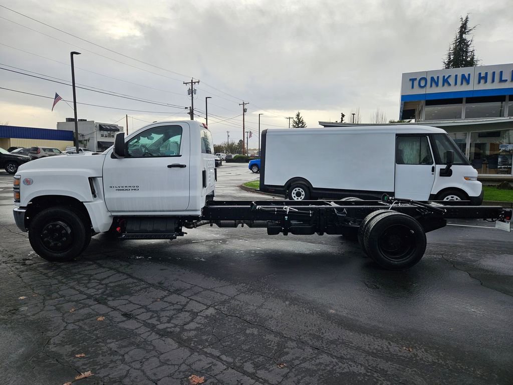 2025 Chevrolet Silverado 4500HD Work Truck photo 3