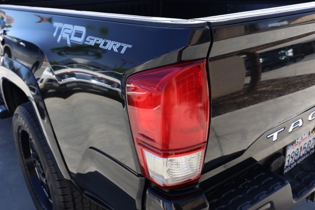 2017 Toyota Tacoma SR5 photo 6