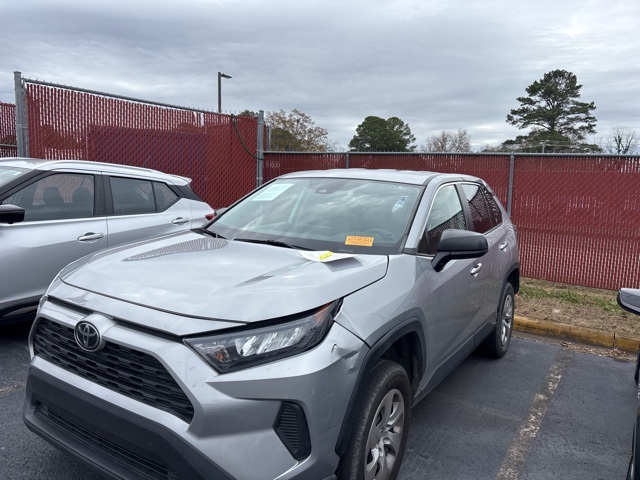 2022 Toyota RAV4 LE's photo