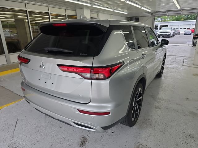 2022 Mitsubishi Outlander SE photo 3
