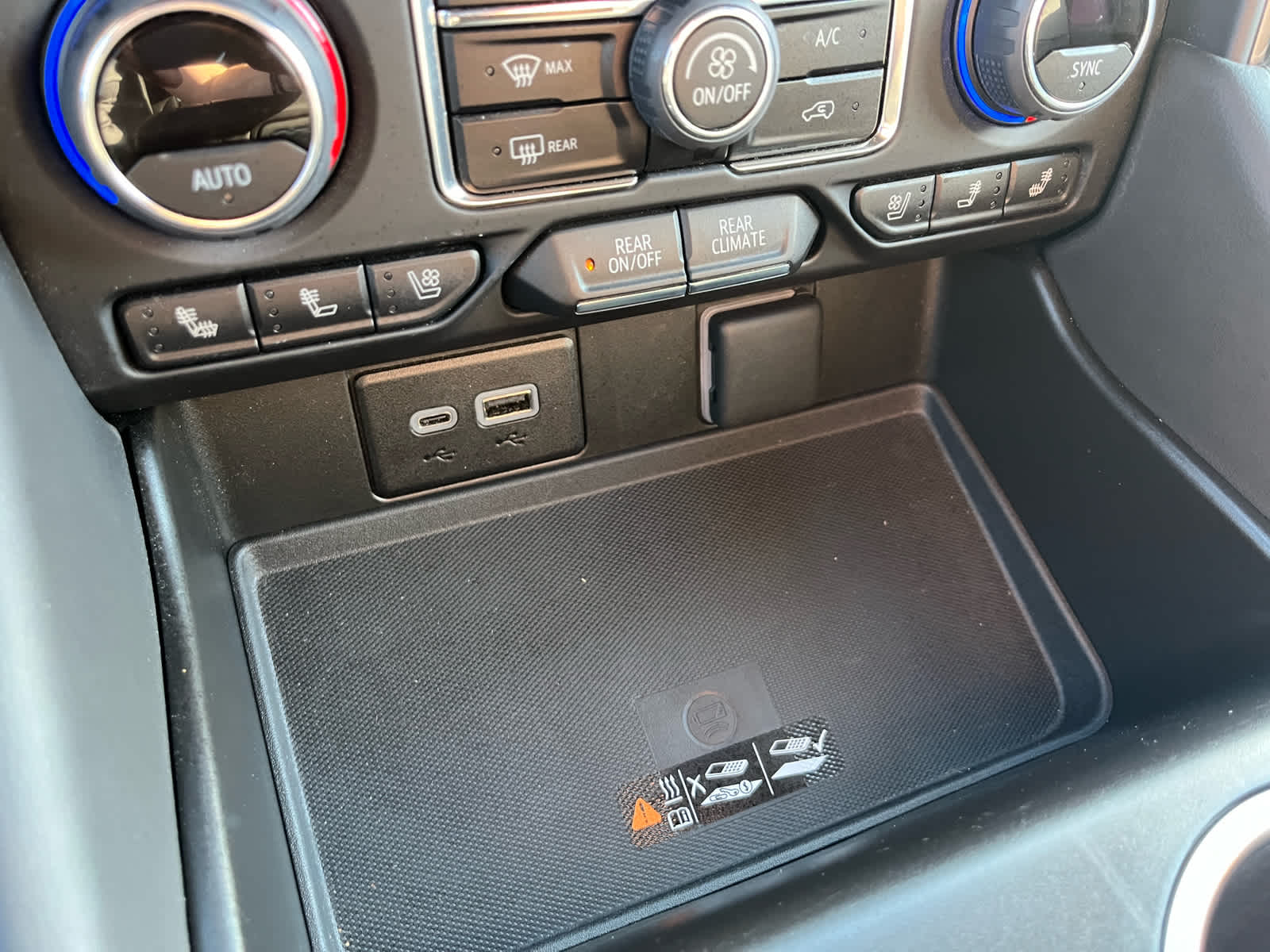 2023 Chevrolet Suburban High Country photo 33