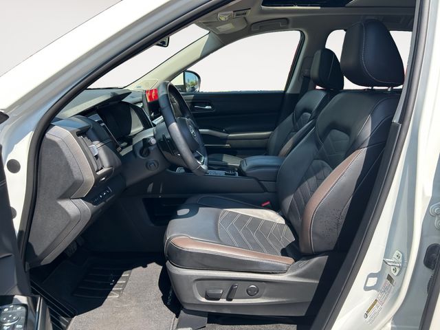 2024 Nissan Pathfinder Platinum photo 11