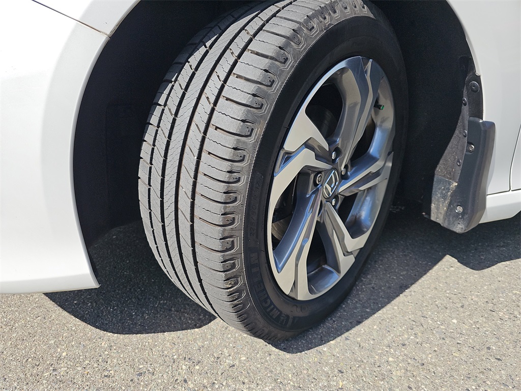 2019 Honda Accord EX photo 27