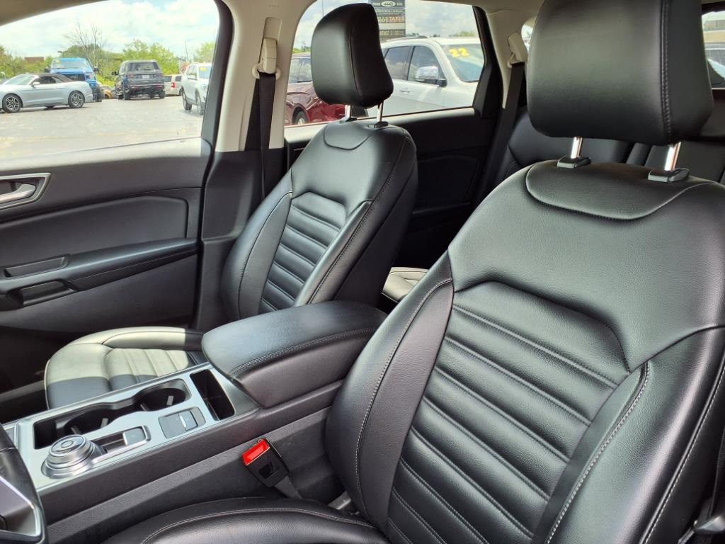 2022 Ford Edge SEL photo 10