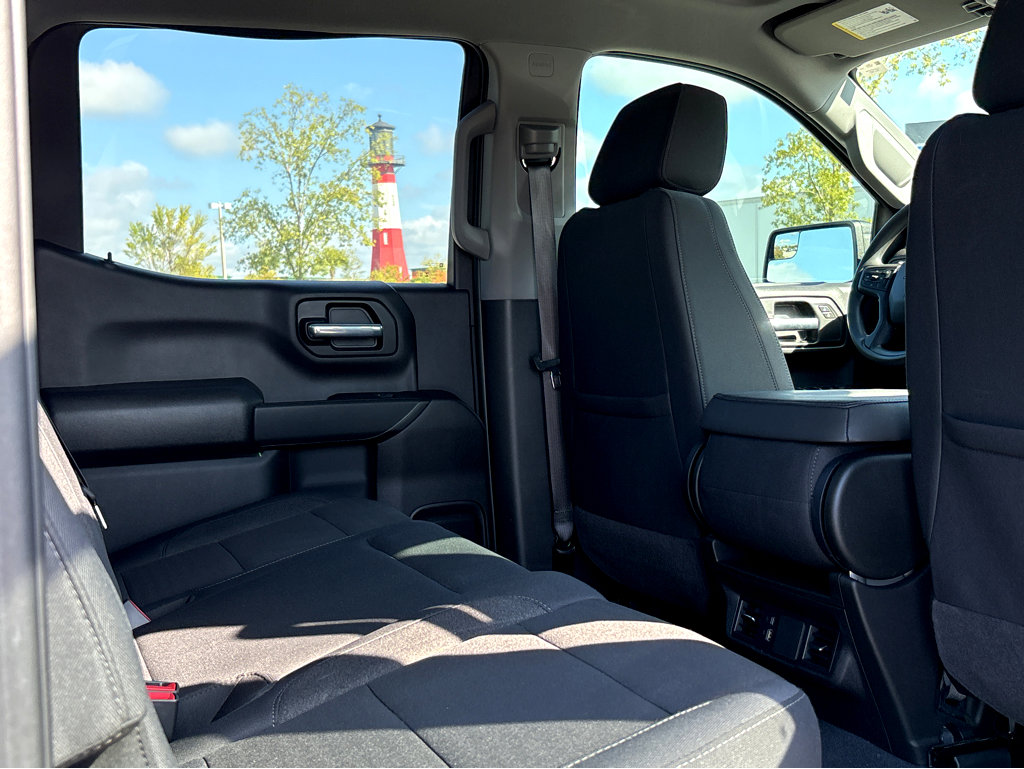 2025 Chevrolet Silverado 1500 Custom photo 9