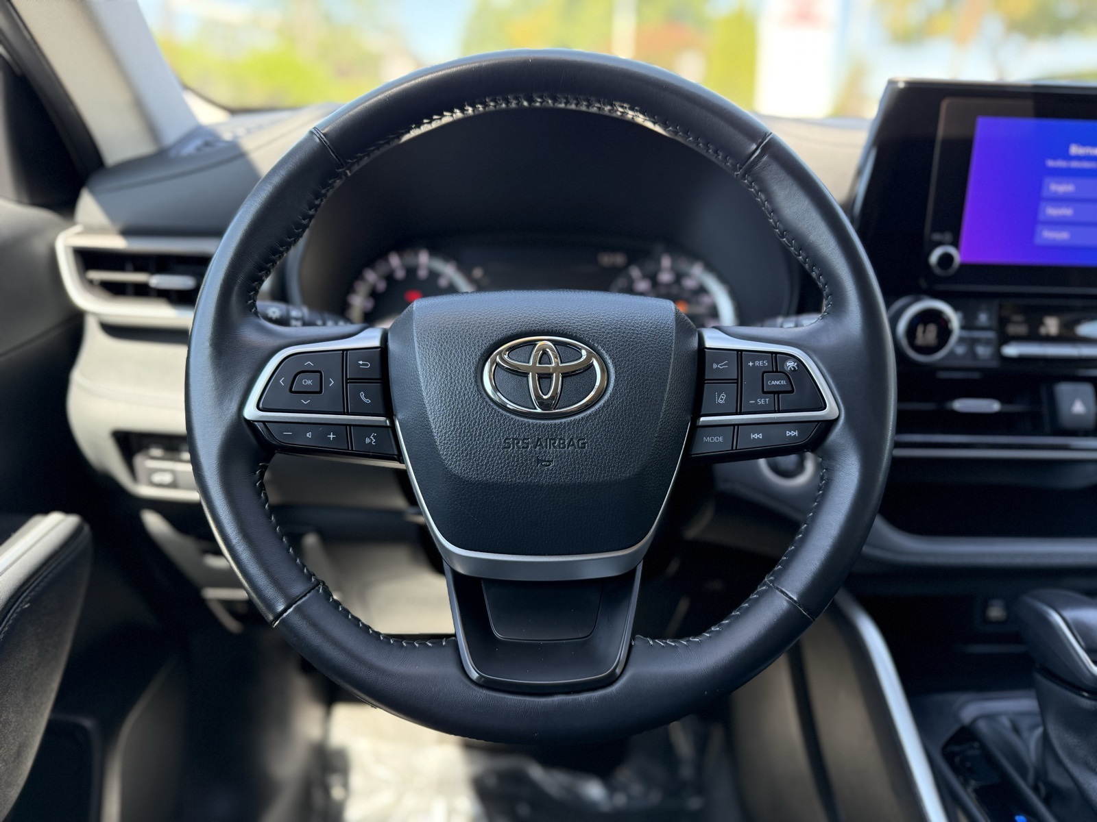 2024 Toyota Highlander LE photo 12