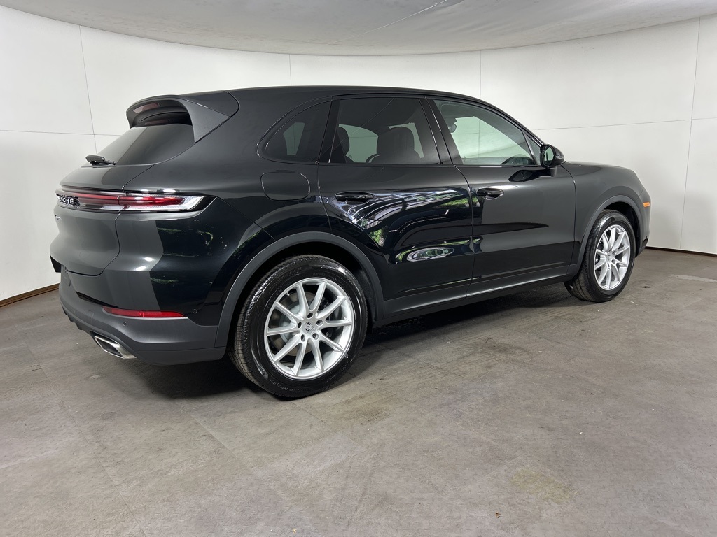 2025 Porsche Cayenne photo 6