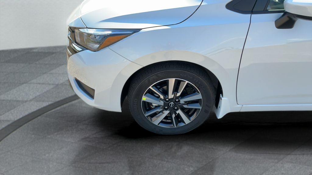 2025 Nissan Versa 1.6 SV photo 3