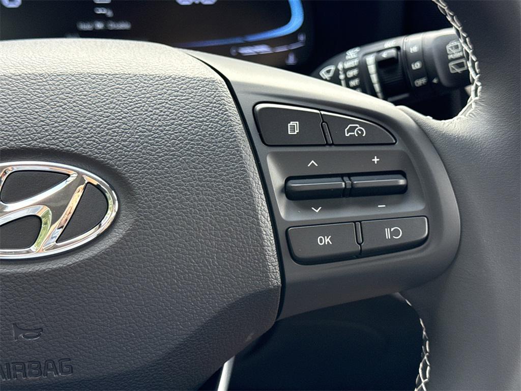 2026 Hyundai Venue SEL photo 16