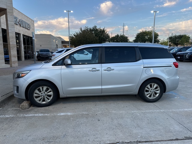 2016 Kia Sedona LX photo 2
