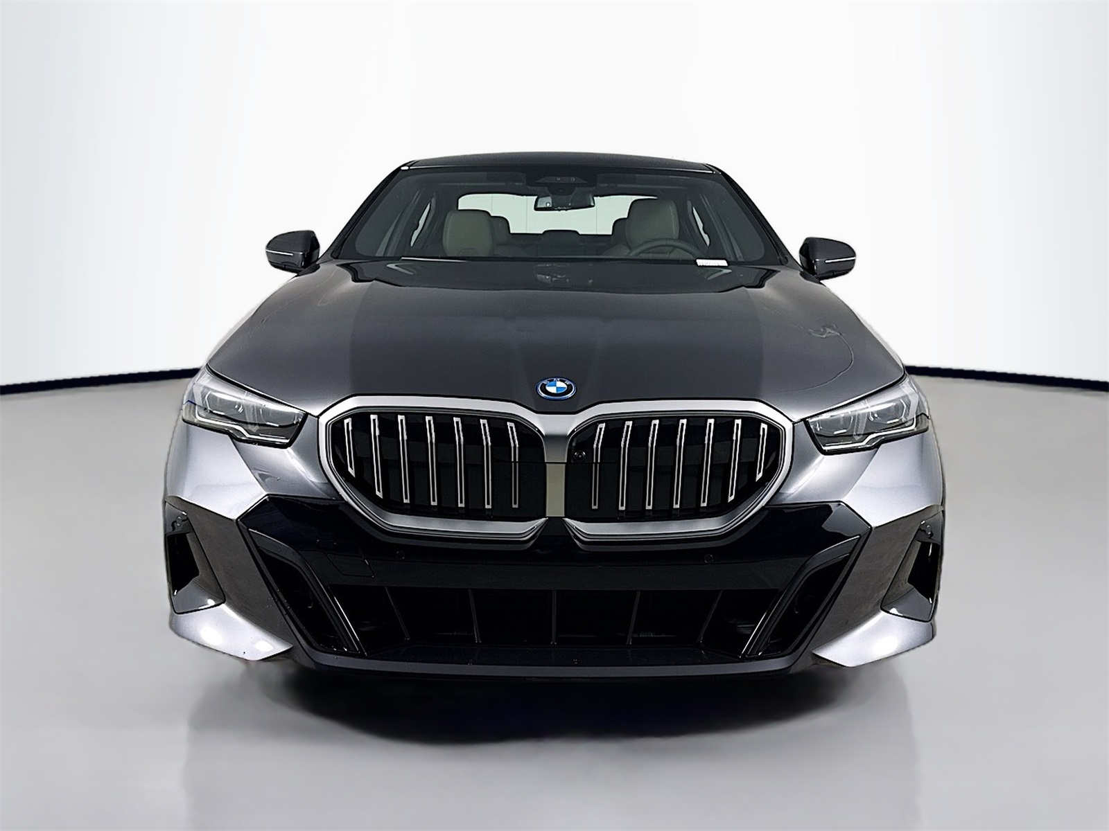 2026 Bmw 550e 550e xDrive photo 2