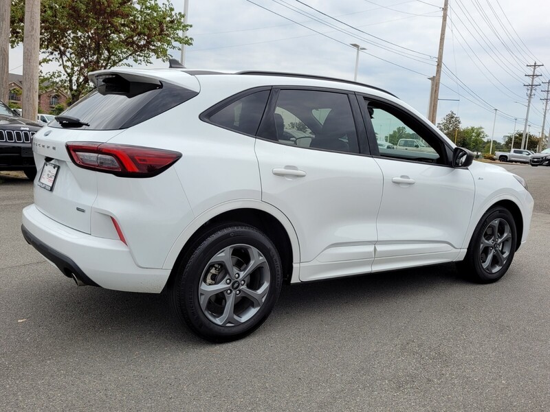 2023 Ford Escape Hybrid ST-Line photo 3