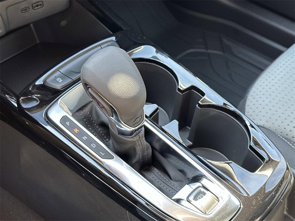 2025 Chevrolet Trax LT photo 21