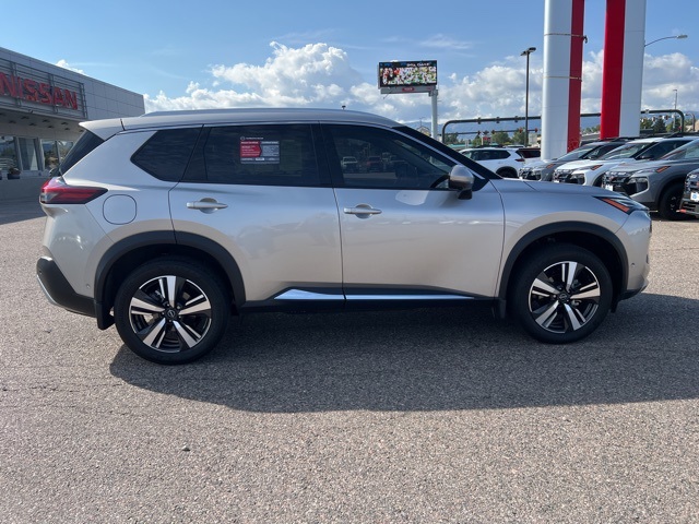 2023 Nissan Rogue Platinum photo 2