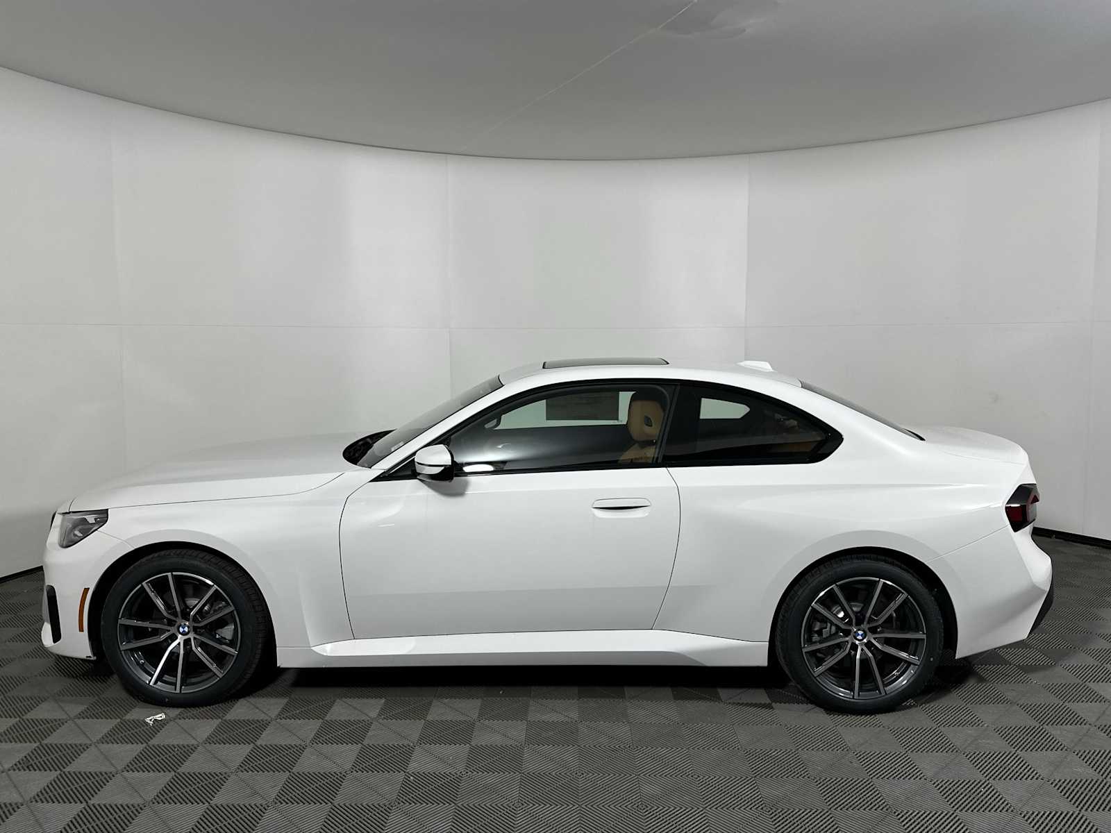 2025 Bmw 230i xDrive photo 4