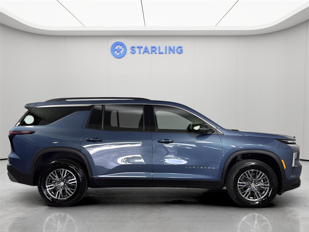2025 Chevrolet Traverse photo 11