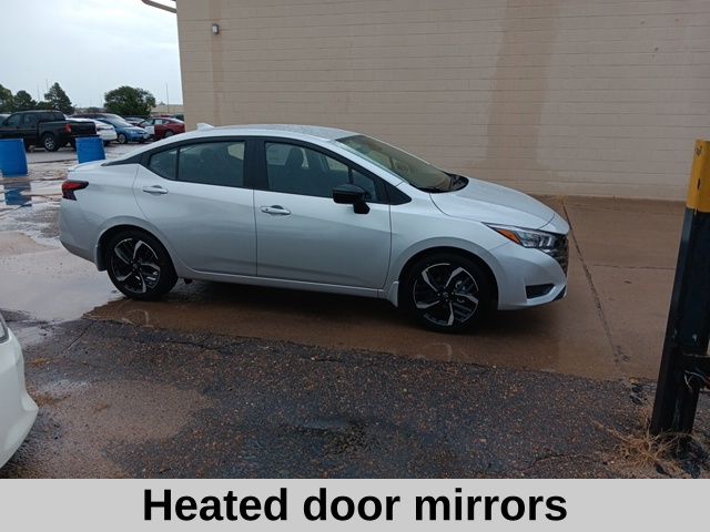 2025 Nissan Versa 1.6 SR photo 3