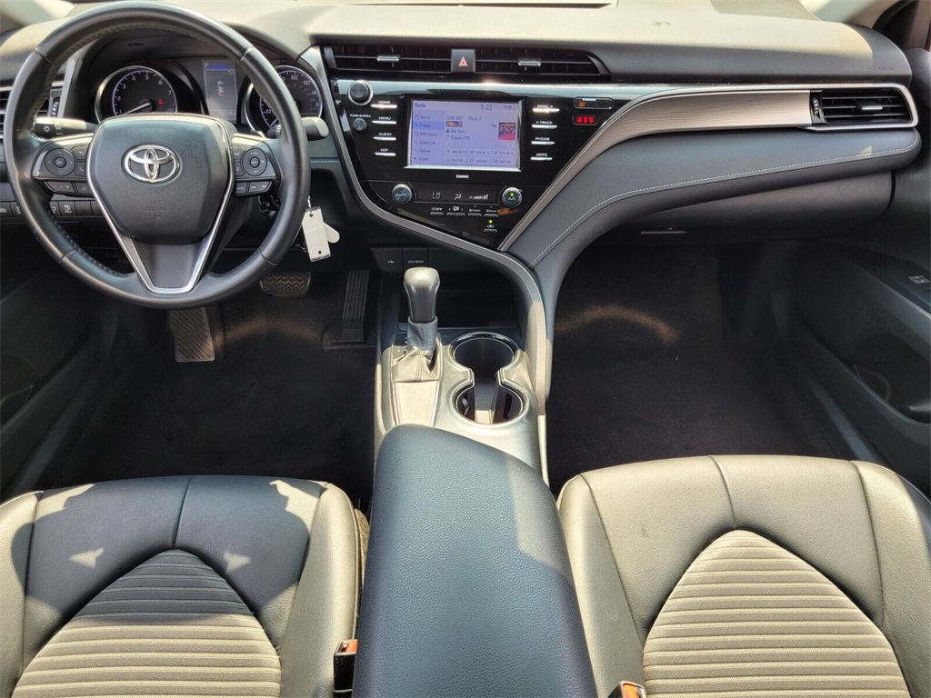 2020 Toyota Camry SE photo 8