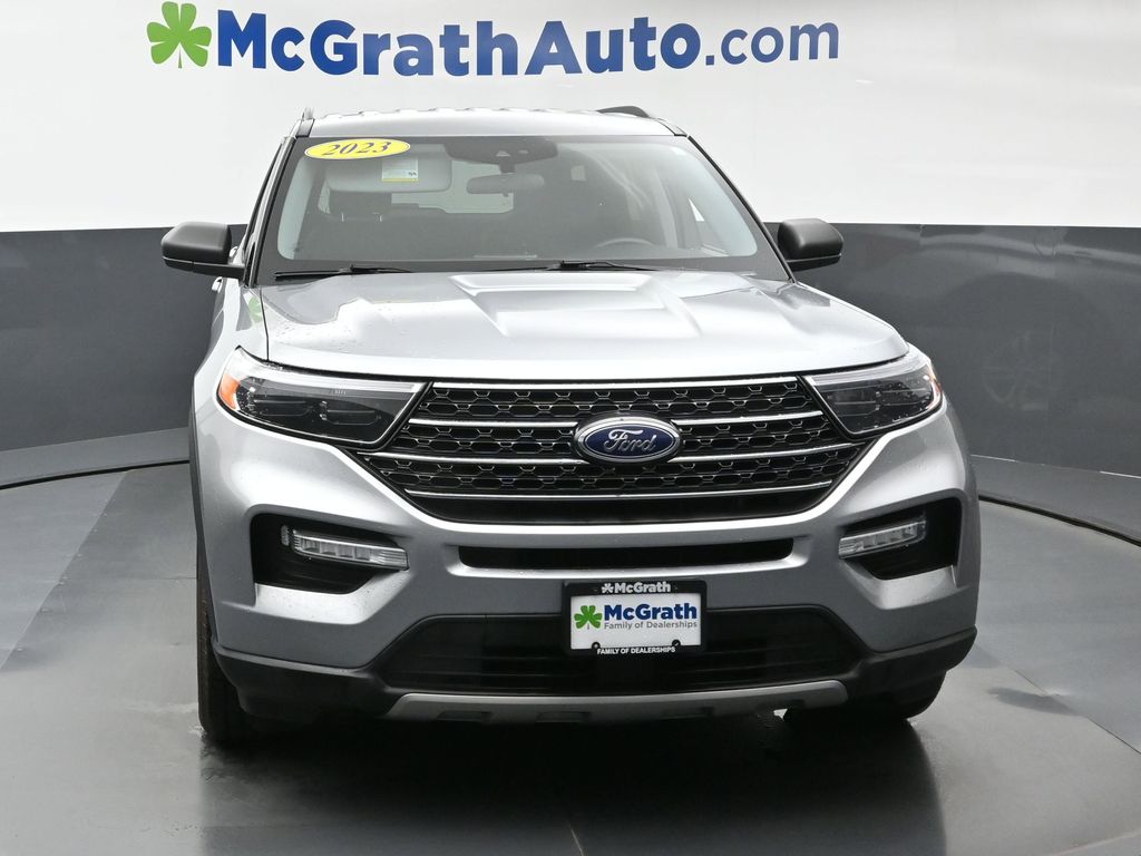 2023 Ford Explorer XLT photo 2