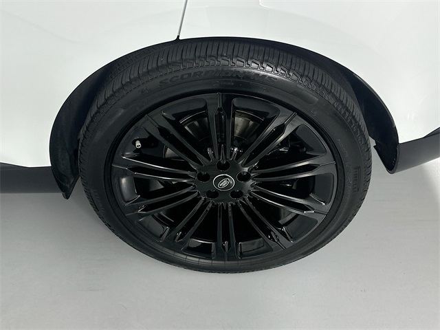 2025 Land Rover Range Rover SE photo 31