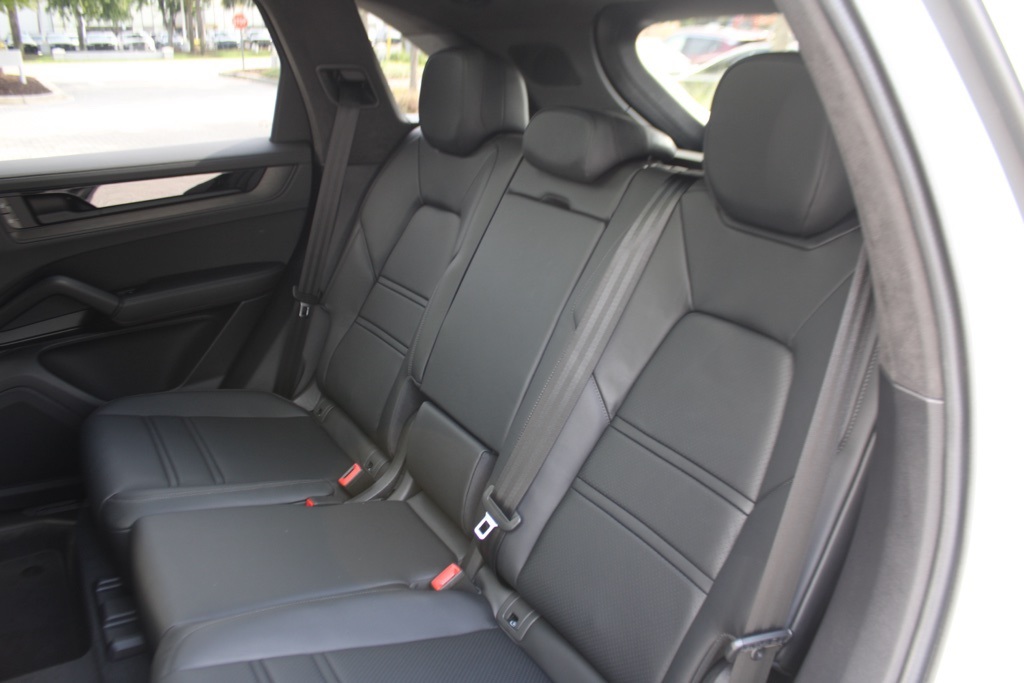 2025 Porsche Cayenne GTS photo 33