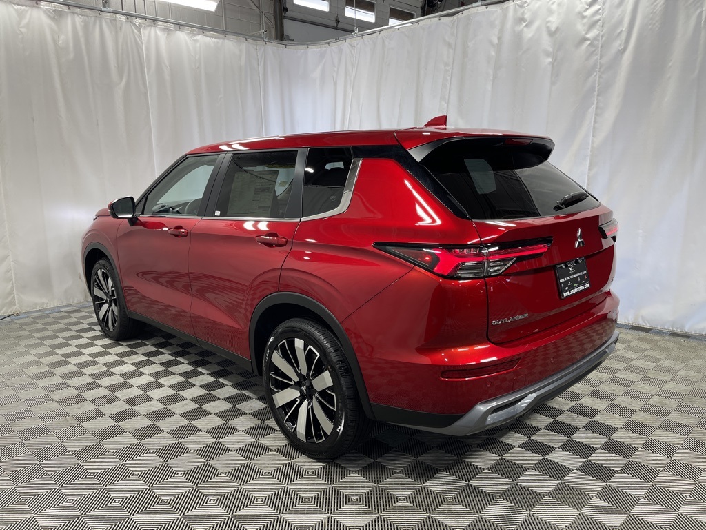 2025 Mitsubishi Outlander SE photo 4