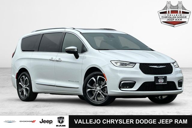 2026 Chrysler Pacifica Pinnacle's photo