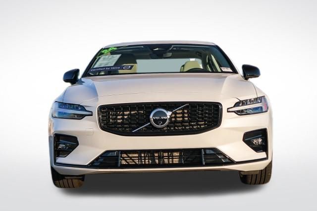 2024 Volvo S60 B5 Plus photo 2