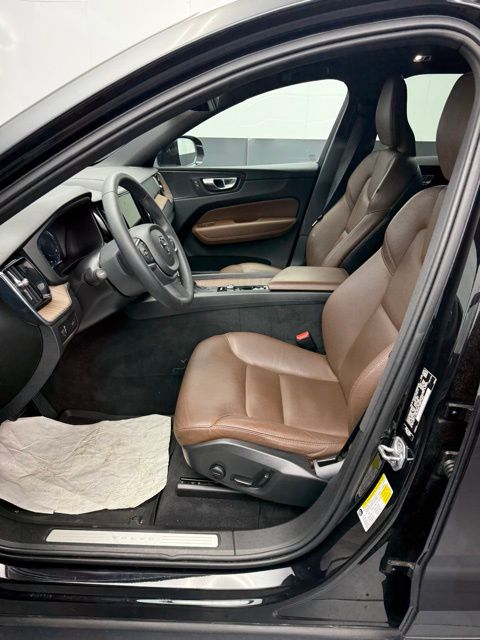 2021 Volvo XC60 T5 Momentum photo 42